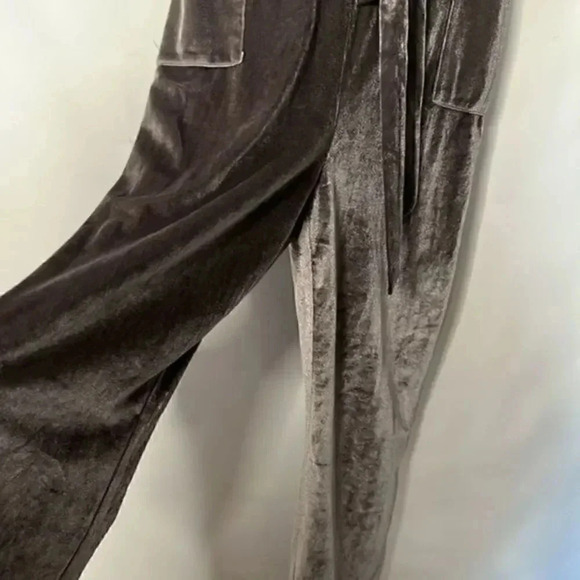 Piper & Scoot Bianca Velvet Gray Jumpsuit size Medium - Picture 6 of 11